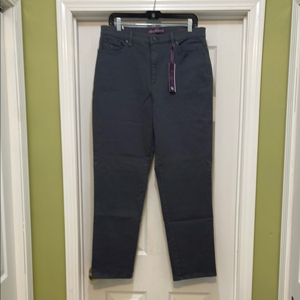 NWT Gloria Vanderbilt - original slimming gray jeans - size 14 average